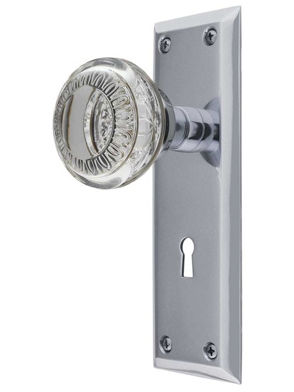 New York Mortise-Lock Set with Ovolo Crystal-Glass Knobs and Keyhole in Polished Chrome.